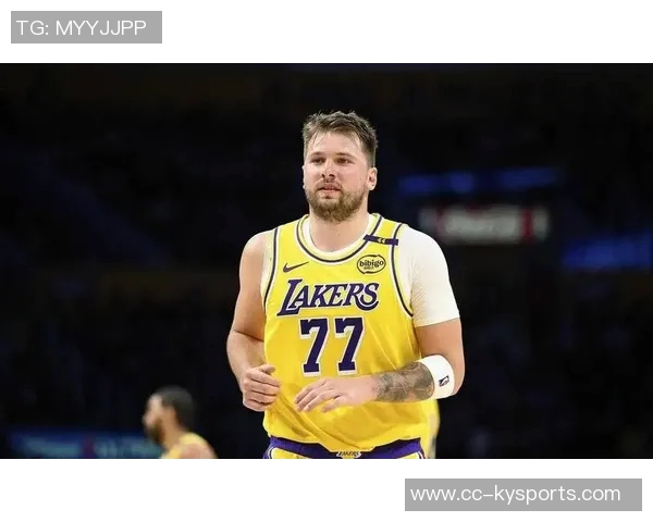 湖人队四连胜喜讯东契奇庆祝瞬间成海报焦点展现球队团结与实力